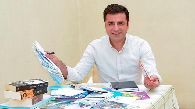 Selahattin Demirtaş, Leman dergisinde çizmeye başladı