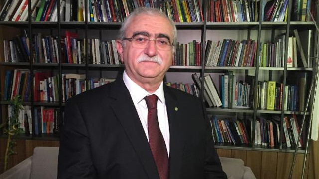 Ünlü profesörden gezen tavuk uyarısı: Dışkısını yiyor, salmonella bulaşabilir