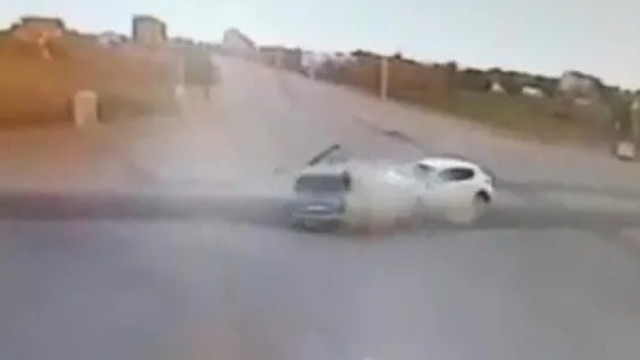 İnanılmaz kaza anı kamerada!