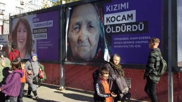 Küçükçekmece sokaklarına asılan afişlere tepki !