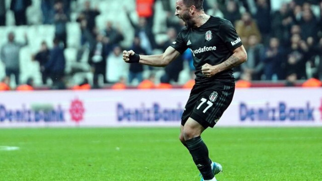 Gökhan Gönül bu sezon ilk golünü kaydetti!