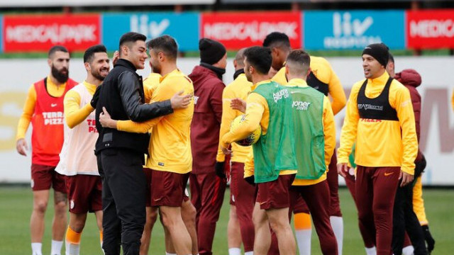 Ozan Kabak Tan Galatasaray A Ziyaret Futbol