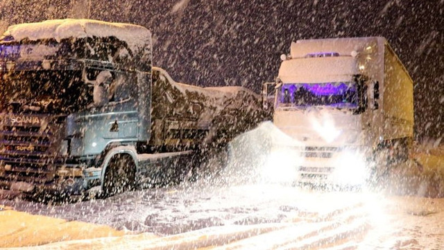 Kara kış yüzünü gösterdi ! Ulaşıma kar engeli