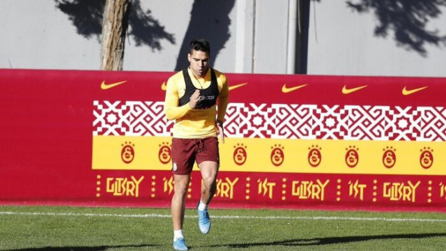 Galatasaray'da karar verildi: Radamel Falcao 4 hafta daha riske edilmeyecek