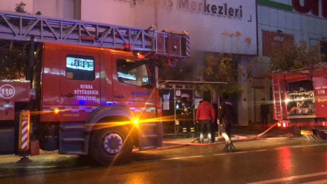 Bursa'da AVM'de yangın paniği