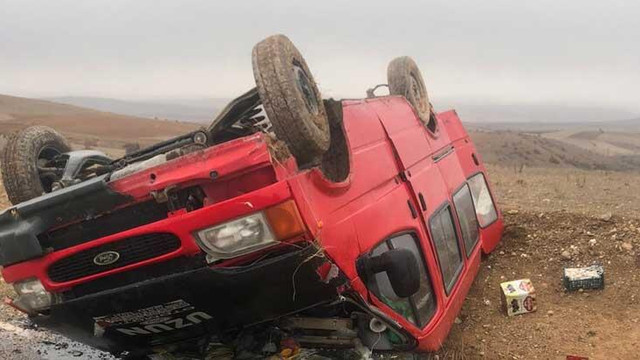 Hurdaya dönen minibüsten burnu bile kanamadan çıktı