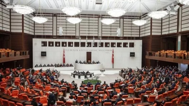 TBMM'ye damgasını vuran çıkış: ''Nereden buluyor TRT bu manyakları?''