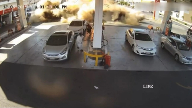 Benzin istasyonundaki patlama anı kamerada