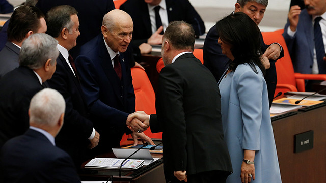 Bahçeli geri döndü! TBMM'de dikkat çeken anlar