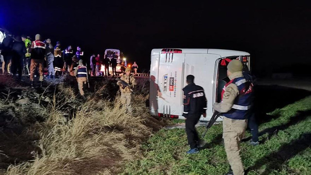 Yolcu otobüsü şarampole yuvarlandı: Çok sayıda yaralı var