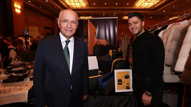 Yaşar, eğitim gönüllüleri ile bir araya geldi