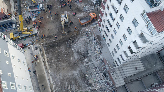 Enkaz kaldırma ve arama çalışmaları sona erdi