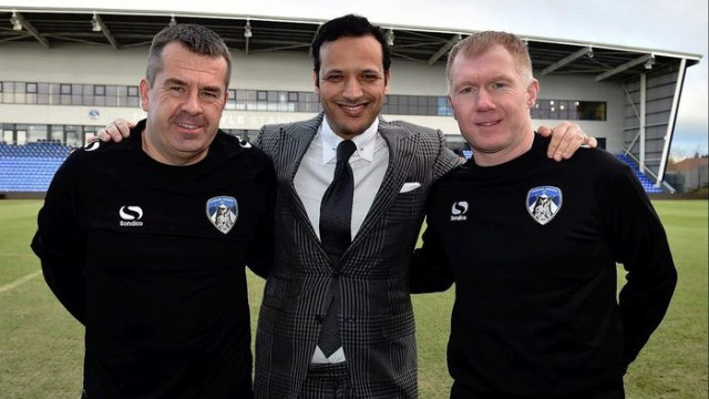 Paul Scholes Oldham Athletic'in teknik direktörü oldu