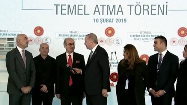 Temel atma töreninde mikrofon açık unutulunca...
