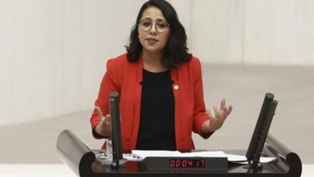 ''Regl oldum diye vergi ödemek istemiyoruz''