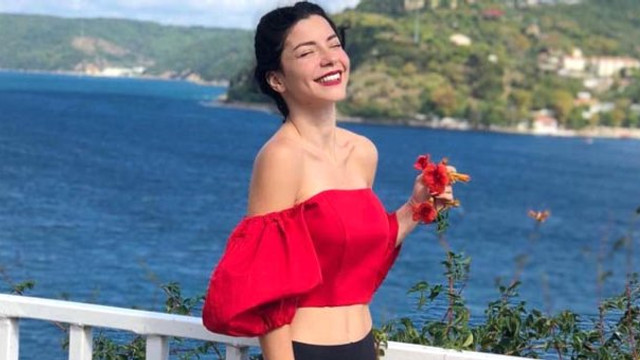 Merve Boloğur gecelikli pozuyla olay oldu