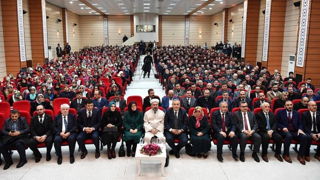 Diyanet toplantısında bir garip görüntü