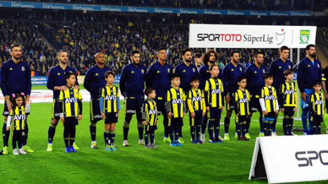 Fenerbahce Nin Uefa Kadrosu Belli Oldu Futbol