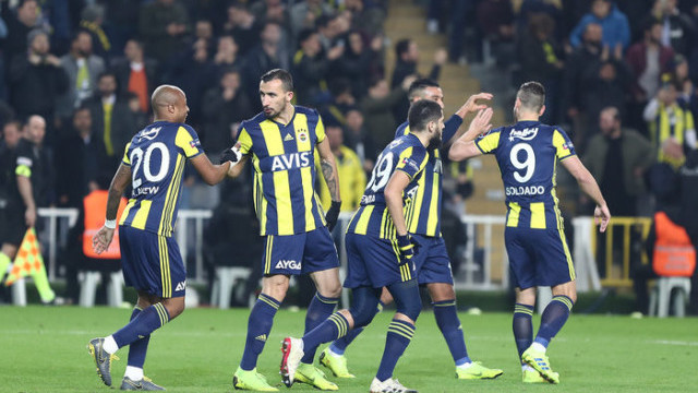 Fenerbahce Forma Satisindan 40 Milyon Tl Gelir Elde Etti Futbol