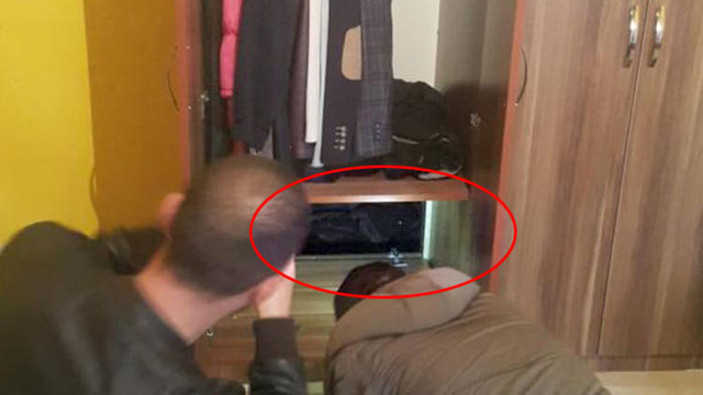 Yatak odasındaki gizli bölmede yakalandılar