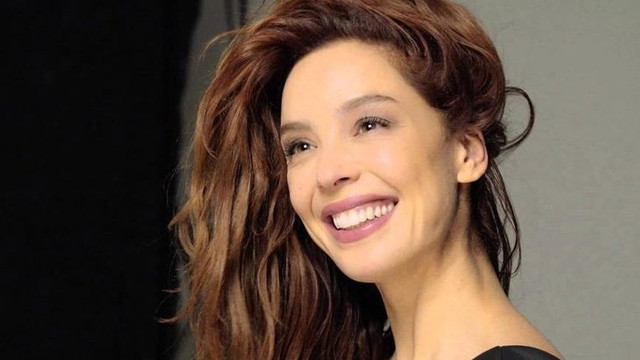 Azra Akın oğlu Demir ile fotoğrafını paylaştı