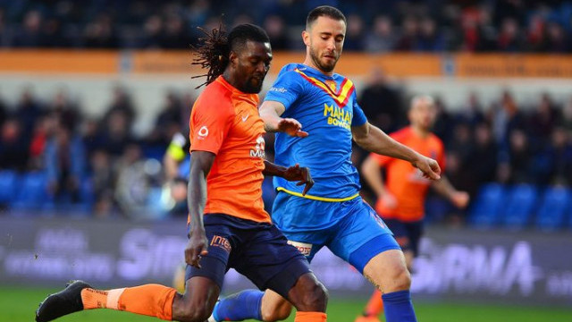 Adebayor hakkında flaş açıklama: Sezon sonunda Beşiktaş ya da Fenerbahçe'ye gidecek