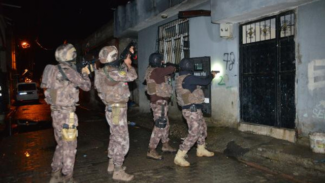 Sokak çetesine şafak operasyonu