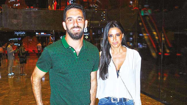 Arda Turan'dan ikinci kez evlilik teklifi
