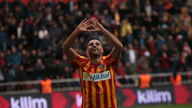 Kayserispor'un kaptanı Deniz Türüç yeniden Milli Takım'da