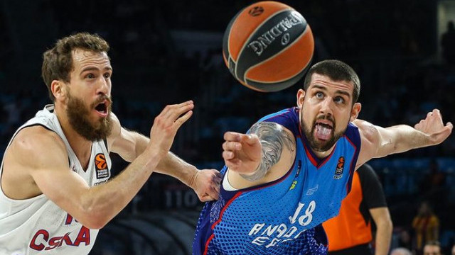 Anadolu Efes ile Barcelona Lassa play-off turuna kalmayı garantiledi