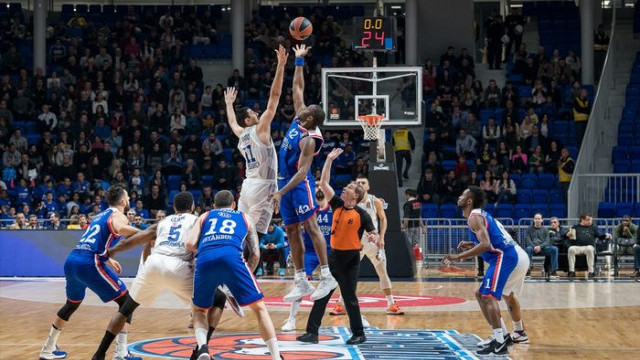 Anadolu Efes 4. sırayı garantiledi!
