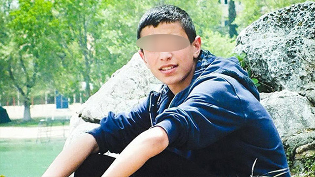 Lisede dehşet ! Boğazından bıçakladı