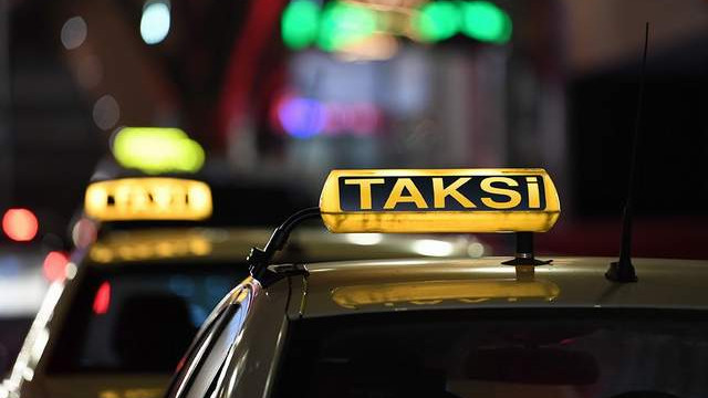 Kısa mesafe pazarlığı yapan taksicilere rekor ceza