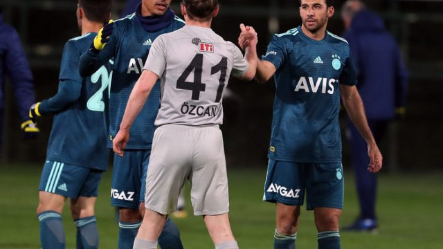 Fenerbahçe'de 2 gol atan İsmail Köybaşı sosyal medyayı salladı