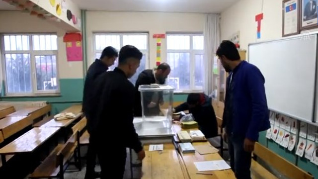 Tüm yurtta oy verme işlemi sona erdi ! Sayıma geçildi