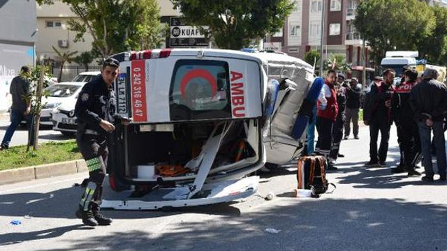 Bagajına alışveriş poşeti yerleştirirken...