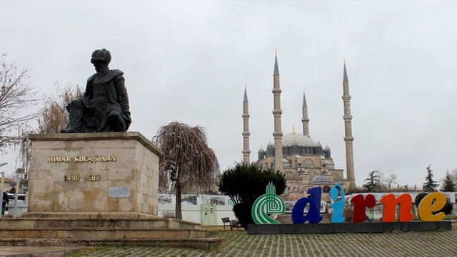 Mimar Sinan'ın heykelinin yönünün değiştirilmesi önerildi