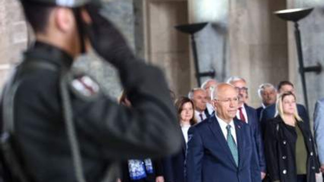 Yenimahalle Belediyesi yönetimi Anıtkabir’de