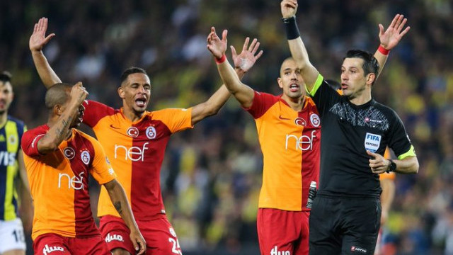 Fenerbahçe-Galatasaray derbisinin VAR konuşmaları ortaya çıktı!