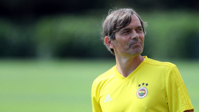 Phillip Cocu: Fenerbahçe'yle anlaşmam var, o yüzden konuşamam