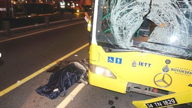 Edirnekapı'da kaza: Metrobüs yolcuya çarptı