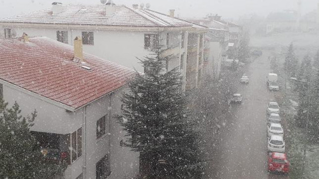 Ankara'da Nisan ayında kar şaşkınlığı