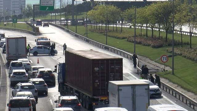 TEM'de zincirleme kaza; trafik durdu