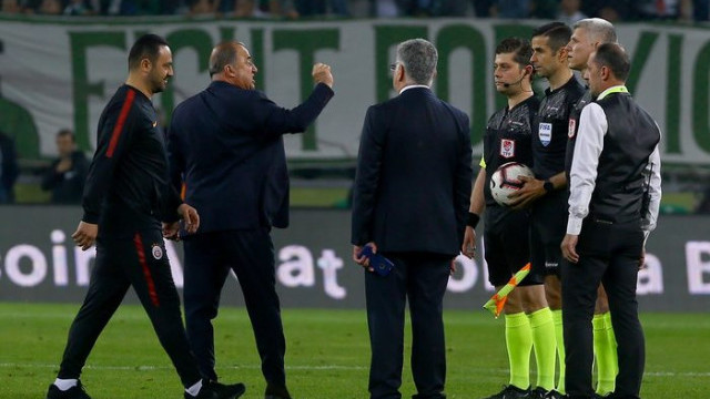 Fatih Terim: Hakemlerle ilgili konuşmaya gerek yok, herkes ceza almamız için uğraşıyor