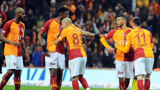 G.Saray'da penaltı krizi! Sahada tartıştılar