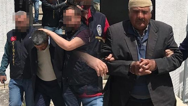 Cinayet zanlıları camide yakalandı