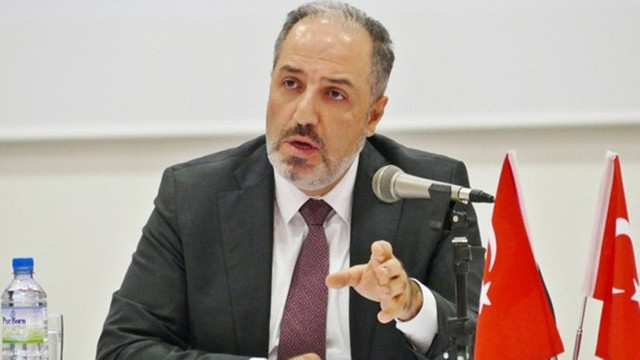 AK Partili Mehmet Yeneroğlu istifa iddiasını yalanladı