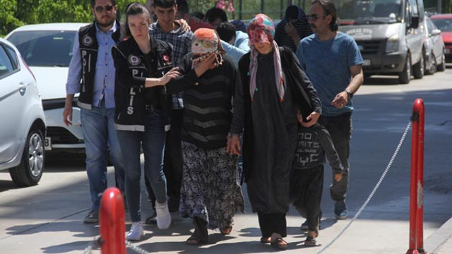 5 yaşındaki çocuğundan da utanmadı