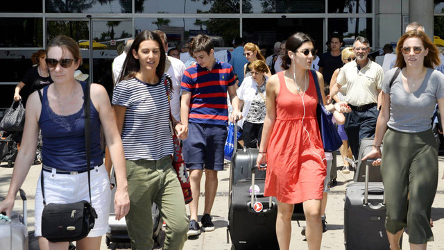 Bakan Ersoy: Turist sayısı yüzde 24 arttı