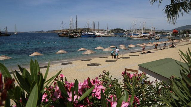 Belediye başkanı talimatı verdi; tamamı plajlardan kaldırıldı